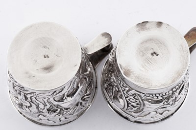 Lot 122 - A cased pair of late 20th century Greek silver replica Vaphio cups by Zolotas