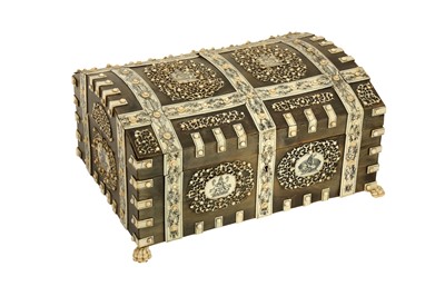 Lot 153 - λ AN ENGRAVED IVORY AND BUFFALO HORN-OVERLAID CARVED SANDALWOOD NÉCESSAIRE CASKET