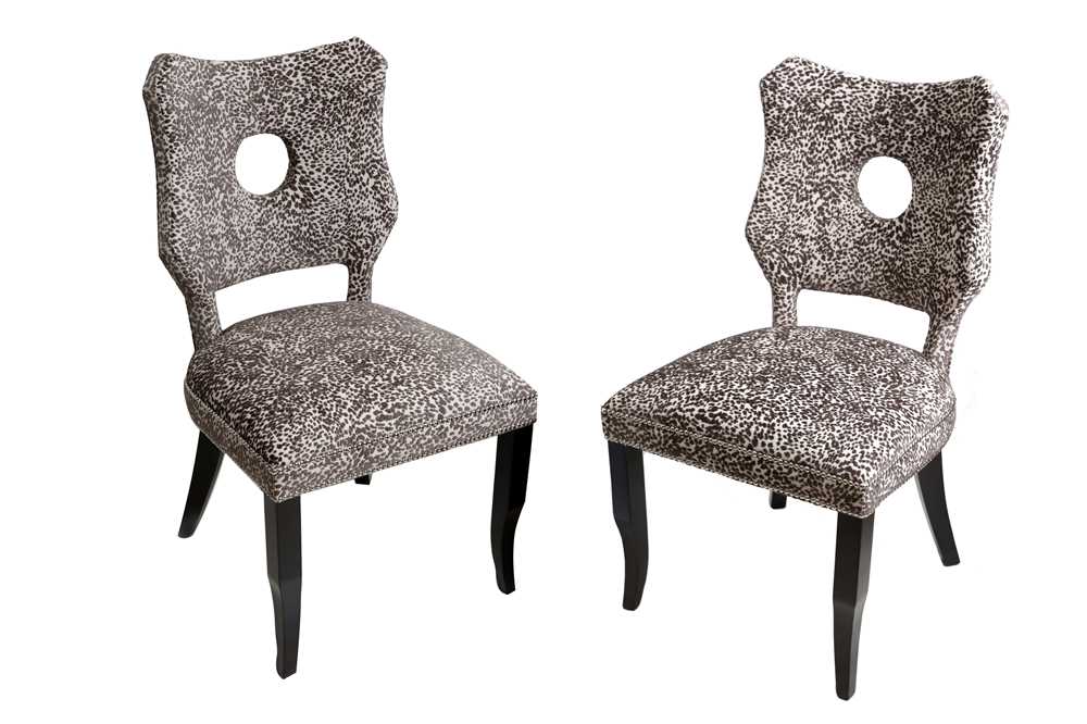 Lot 290 - A PAIR OF UPHOLSTERED SIDE CHAIRS, CONTEMPORARY