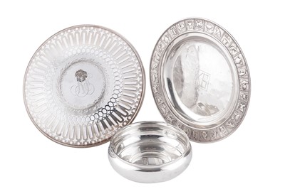 Lot 174 - A MIXED GROUP OF AMERICAN STERLING SILVER DISHES