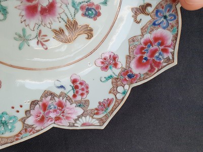 Lot 214 - A PAIR OF CHINESE EXPORT FOLIATE RIM DISHES