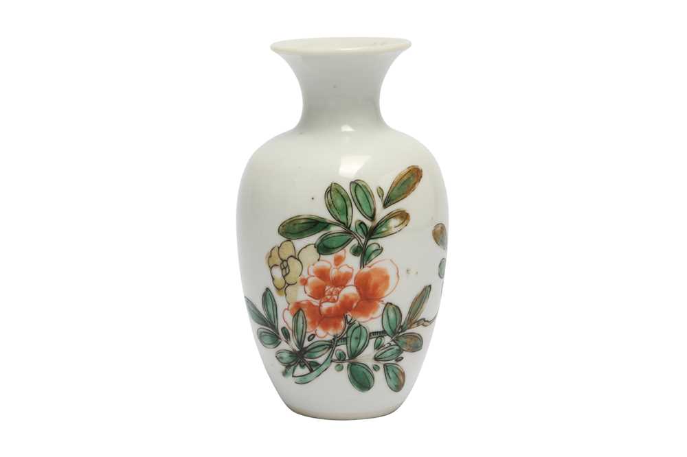 Lot 449 - A CHINESE FAMILLE VERTE BUTTERFLY AND FLOWER VASE.