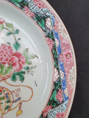 Lot 228 - A PAIR OF FAMILLE-ROSE 'FLOWER BASKET' DISHES