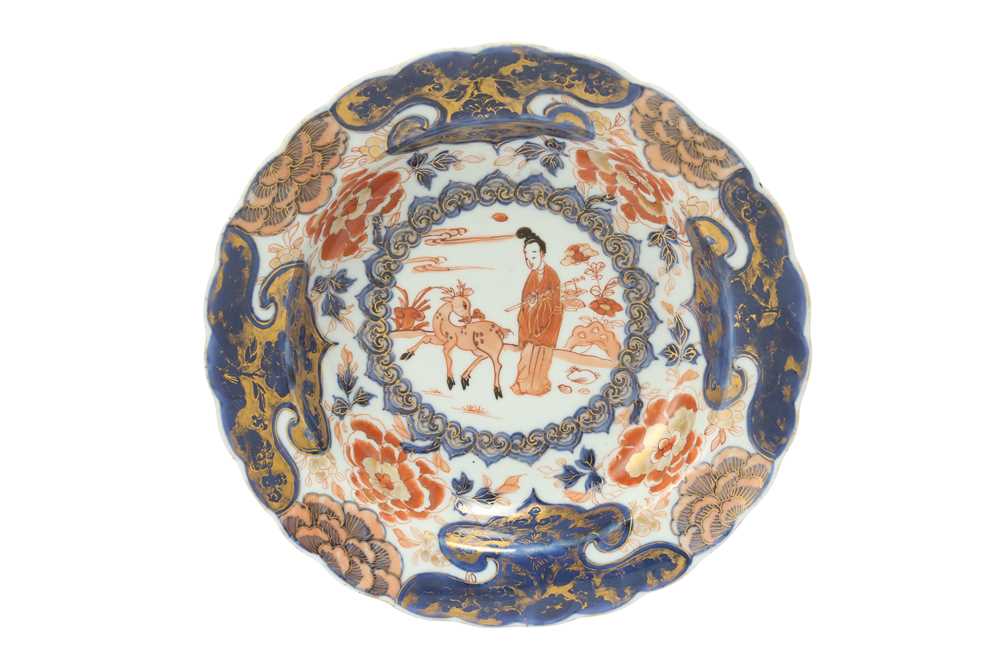 Lot 195 - A CHINESE IMARI 'MAGU' DISH