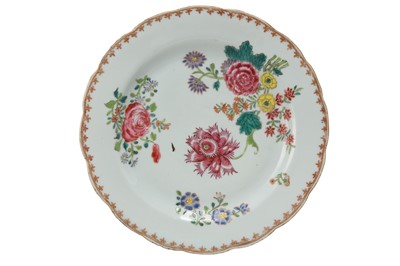 Lot 190 - A CHINESE FAMILLE-ROSE 'BLOSSOMS' DISH