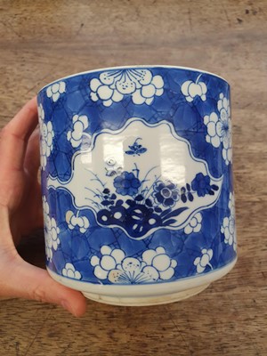 Lot 163 - A NEAR-PAIR OF CHINESE BLUE AND WHITE JARS AND COVERS.