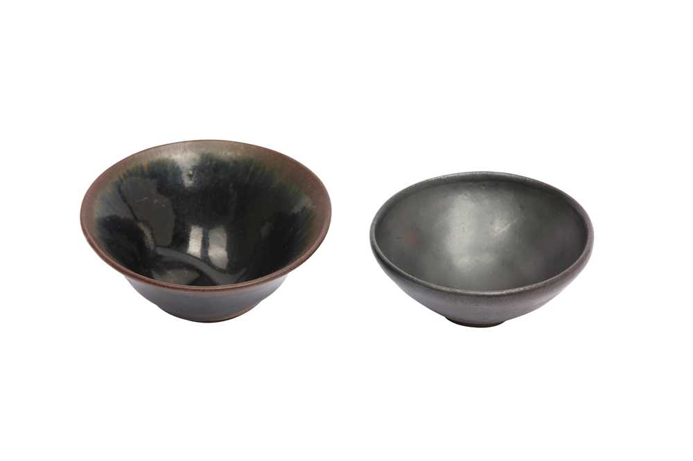 Lot 28 - A CHINESE 'HARE'S FUR' BOWL AND A BLACK-GLAZED BOWL.
