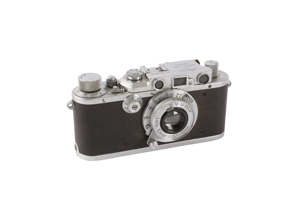 Lot 121 - A Leica IIIa Rangefinder Camera