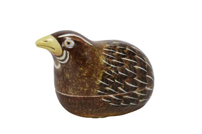 Lot 855 - A CHINESE PORCELAIN 'QUAIL' BOX AND COVER.