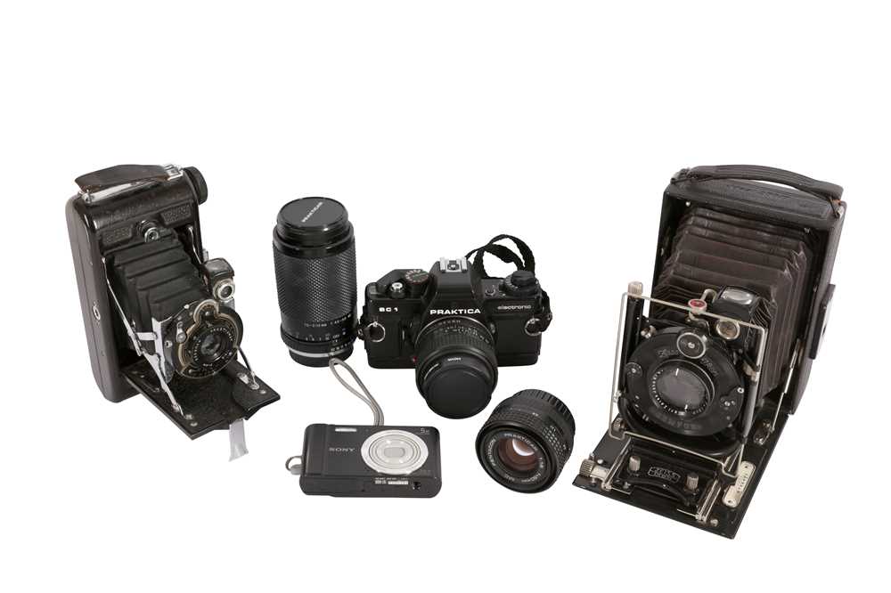 Lot 139 - A Zeiss Ikon Ideal 250/17 Folding Camera
