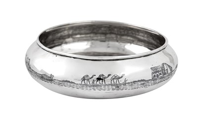 Lot 302 - An early to mid-20th century Iraqi silver and niello bowl, circa 1940