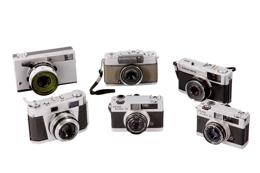 Lot 232 - A Good Selection of 35mm Cameras