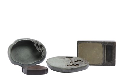 Lot 551 - THREE CHINESE INK STONES AND A BRUSH WASHER.