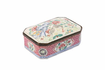 Lot 118 - A CHINESE FAMILLE ROSE CANTON ENAMEL 'QUAILS' SNUFF BOX.