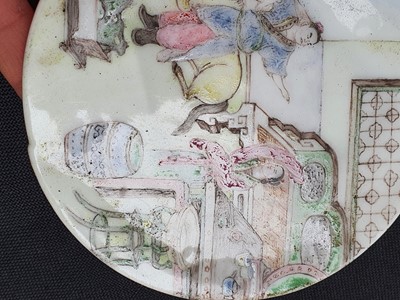 Lot 43 - A CHINESE FAMILLE-ROSE DECORATED CIRCULAR GLASS PANEL.