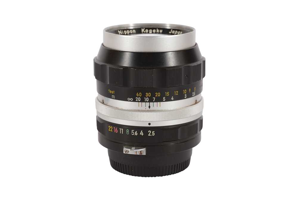 Lot 294 - A Nikon Nikkor-P 105mm f/2.5 Pre-Ai Lens
