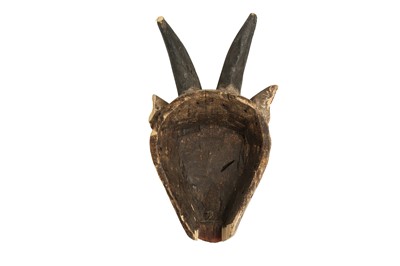 Lot 123 - A 19TH / EARLY 20TH CENTURY CARVED WOOD AFRICAN MASK