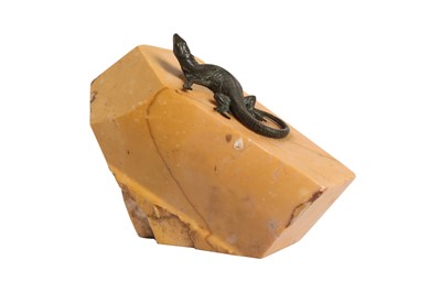 Lot 311 - A 19TH CENTURY ITALIAN BRONZE OF A LIZARD ON A PIECE OF SIENNA MARBLE, PROBABLY ROMAN