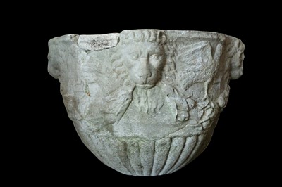 Lot 35 - A 15TH / 16TH CENTURY ITALIAN CARVED MARBLE VESSEL DECORATED WITH LION MASKS AND BIRDS