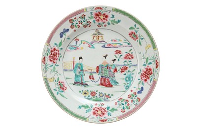 Lot 763 - A CHINESE FAMILLE ROSE CHARGER.