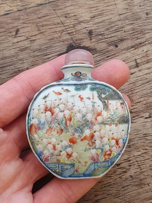 Lot 112 - A CHINESE FAMILLE ROSE 'HUNDRED BOYS' SNUFF BOTTLE.