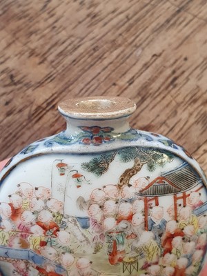 Lot 112 - A CHINESE FAMILLE ROSE 'HUNDRED BOYS' SNUFF BOTTLE.