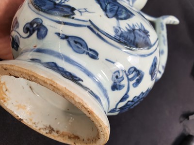 Lot 274 - A CHINESE BLUE AND WHITE EWER.