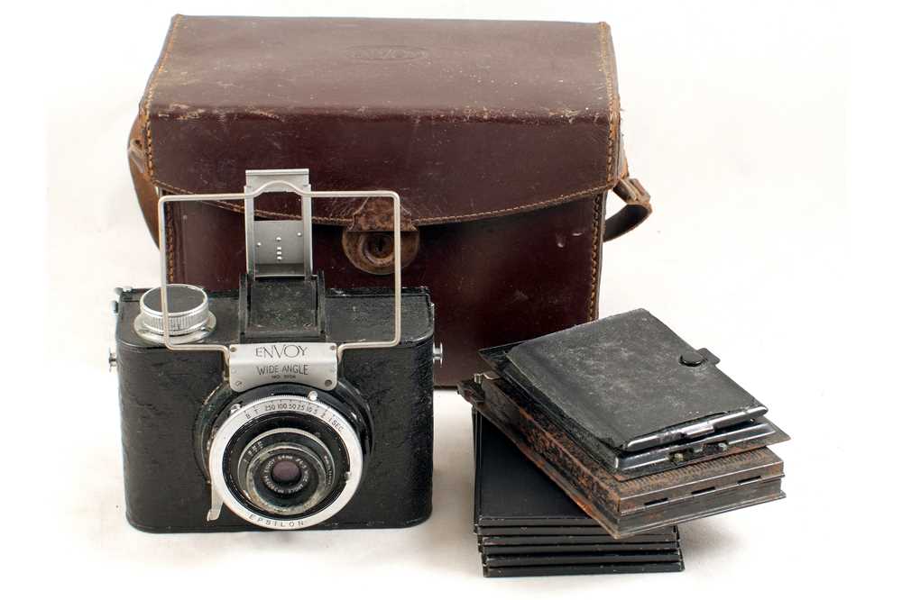 Lot 89 - An Envoy Wide Angle Camera Outfit.