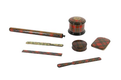 Lot 214 - A SCOTTISH CLARK'S AND CO. TARTANWARE STRING BOX, LATE 19TH CENTURY