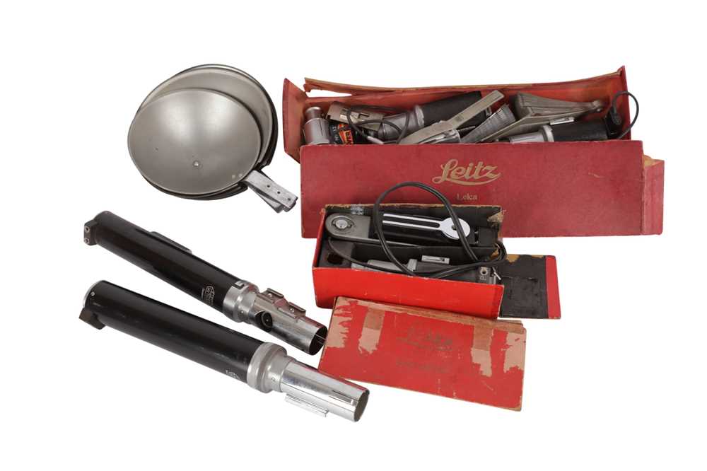 Lot 337 - A Selection of Early Leitz Flash Accessories