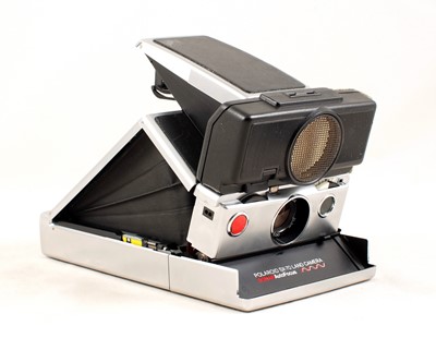 Lot 295 - Polaroid SX-70, Kodak Retina IIc, Voigtlander Vito etc