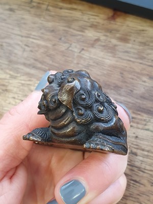 Lot 191 - A CHINESE BRONZE 'LION DOG' PAPERWEIGHT.