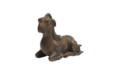 Lot 316 - A CHINESE BRONZE 'MYTHICAL BEAST' PAPERWEIGHT.
