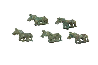Lot 224 - A SET OF FIVE SMALL CHINESE BRONZE 'HORSE' ORNAMENTS.