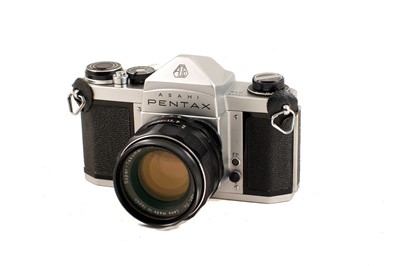 Lot 126 - A Pentax S1a Outfit.