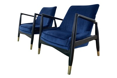 Lot 28 - A PAIR OF CONTEMPORARY 'PORTER' OPEN ARMCHAIRS, 21ST CENTURY