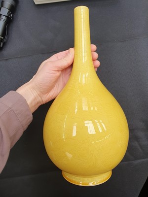 Lot 472 - A CHINESE LEMON-YELLOW ANHUA-DECORATED 'DRAGON' VASE.