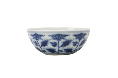 Lot 613 - A CHINESE BLUE AND WHITE 'BLOSSOMS' BOWL.