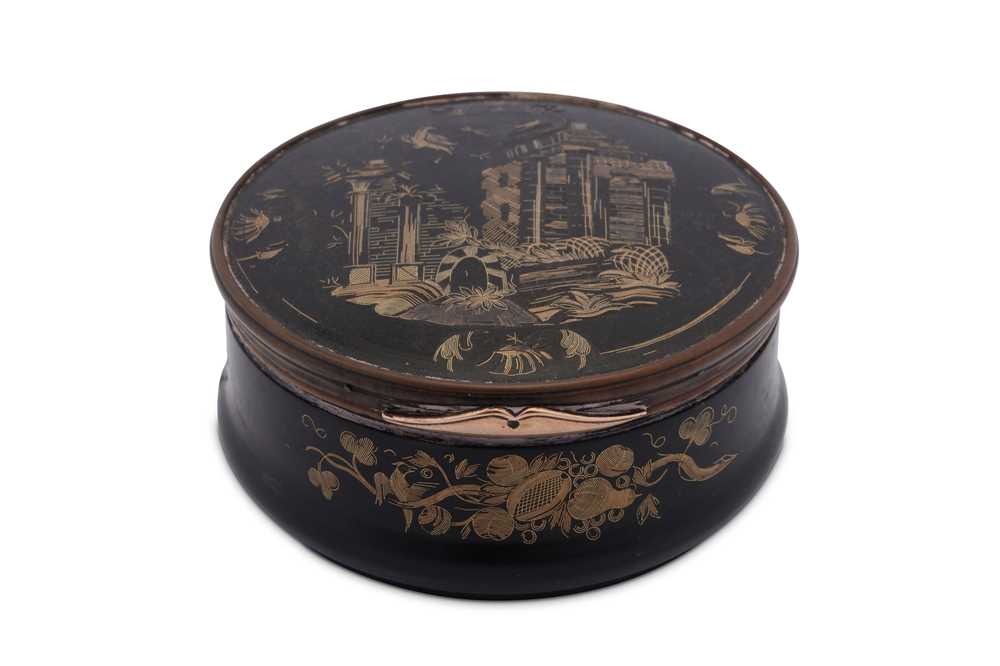 Lot 31 - An early 18th century George I unmarked gold mounted horn and tortoiseshell snuff box, England circa 1720