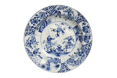 Lot 454 - A BLUE AND WHITE 'EQUESTRIAN' DISH.