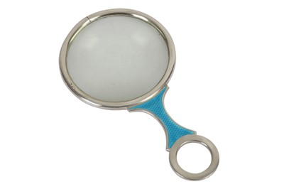 Lot 272 - A GEORGE V STERLING SILVER AND BLUE GUILLOCHE ENAMEL MAGNIFYING GLASS