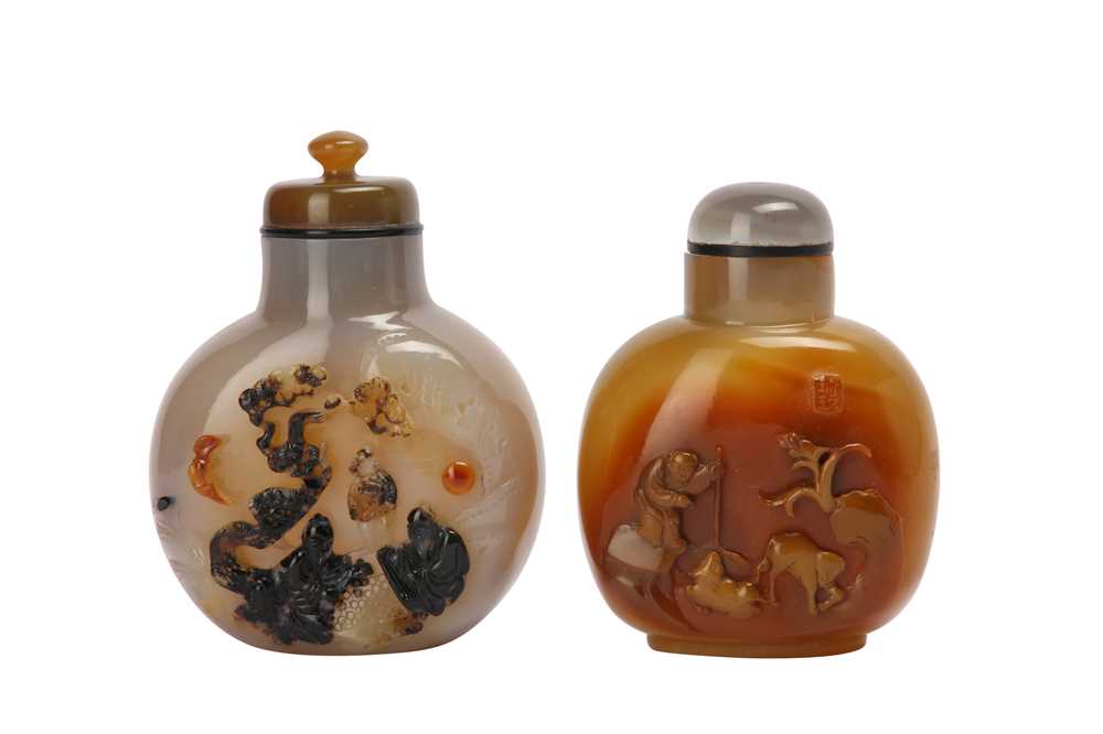 Lot 108 - TWO CHINESE AGATE SNUFF BOTTLES.