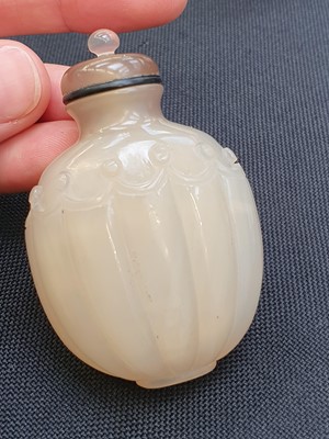 Lot 109 - TWO CHINESE AGATE SNUFF BOTTLES.