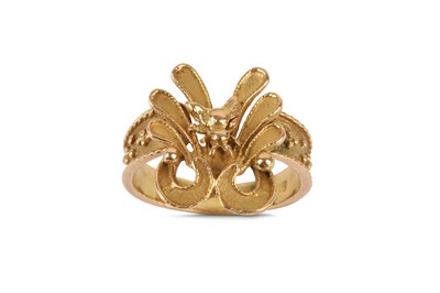 Lot 312 - A DRESS RING