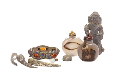 Lot 110 - A SMALL COLLECTION OF CHINESE ITEMS.
