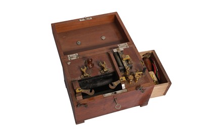 Lot 36 - A 19TH CENTURY ELECTRIC SHOCK THERAPY MACHINE