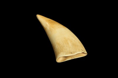 Lot 134 - A MID 19TH CENTURY SCRIMSHAW SPERM WHALE TOOTH DEPICTING A MOTHER AND CHILD