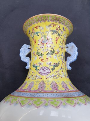 Lot 586 - A CHINESE FAMILLE ROSE 'BLOSSOMS' VASE.