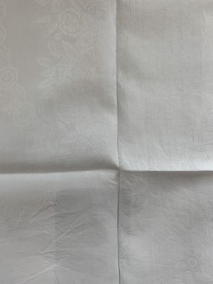 Lot 412 - FINE NINETEENTH CENTURY LINEN DAMASK TABLECLOTH