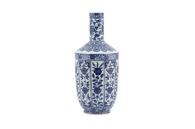 Lot 447 - A CHINESE BLUE AND WHITE 'BLOSSOMS' VASE.